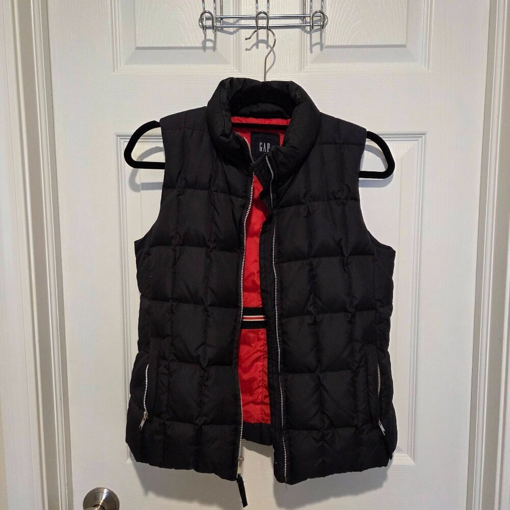GAP Womens size XS puffer vest